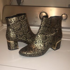 DKNY GOLD AND BLACK BOOTS
